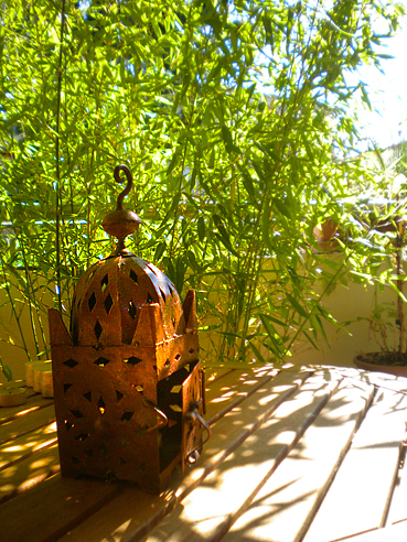 Bambous et lampe orientale